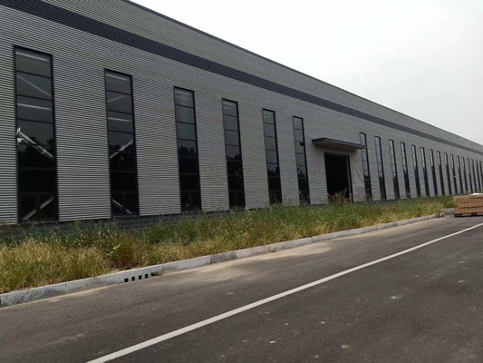 Γερή Prefab αποθήκη εμπορευμάτων χάλυβα με την κυλώντας πόρτα